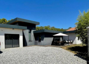 Villa moderne avec jacuzzi, au pied de la plage